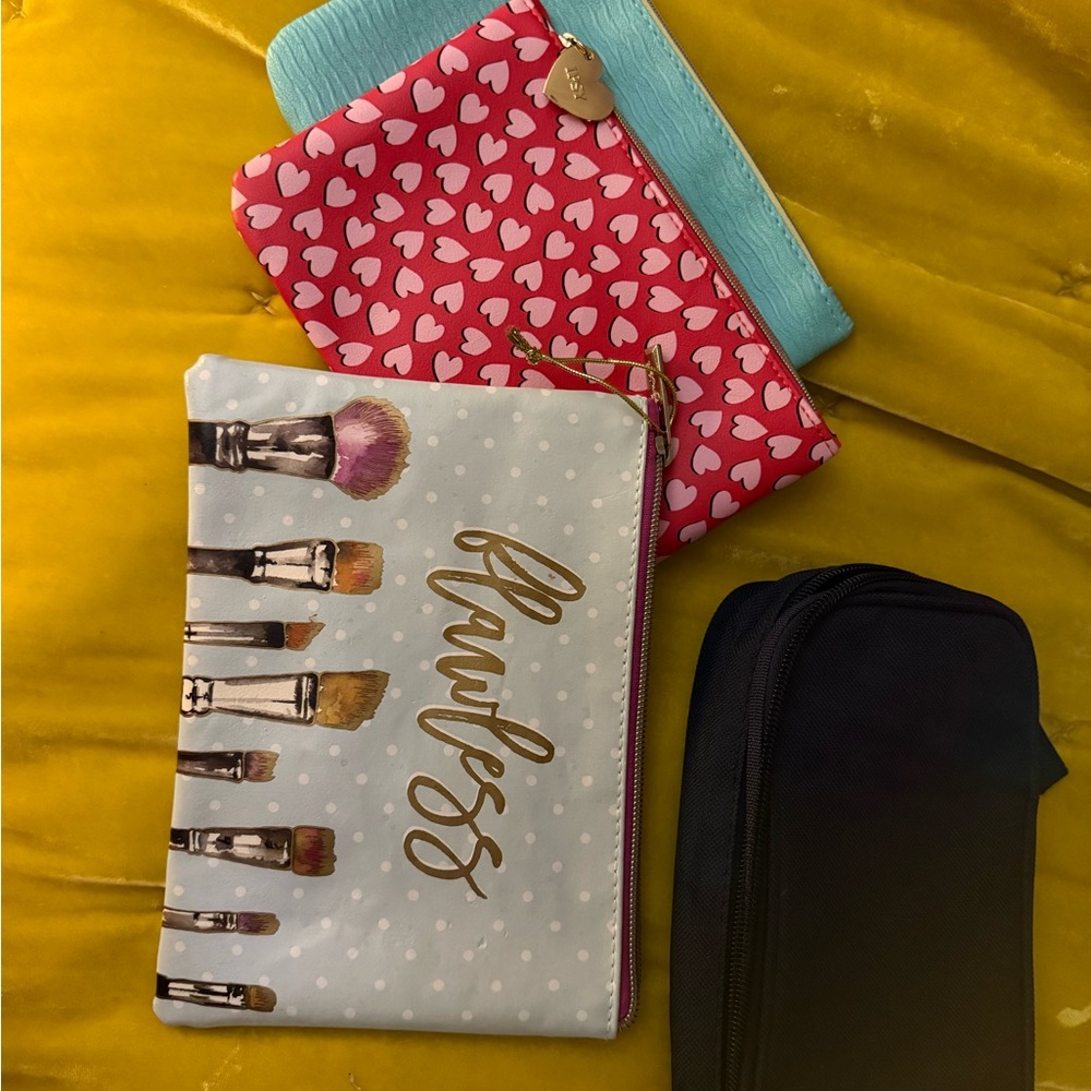Flawless Makeup Brush Pouch - Multicolor